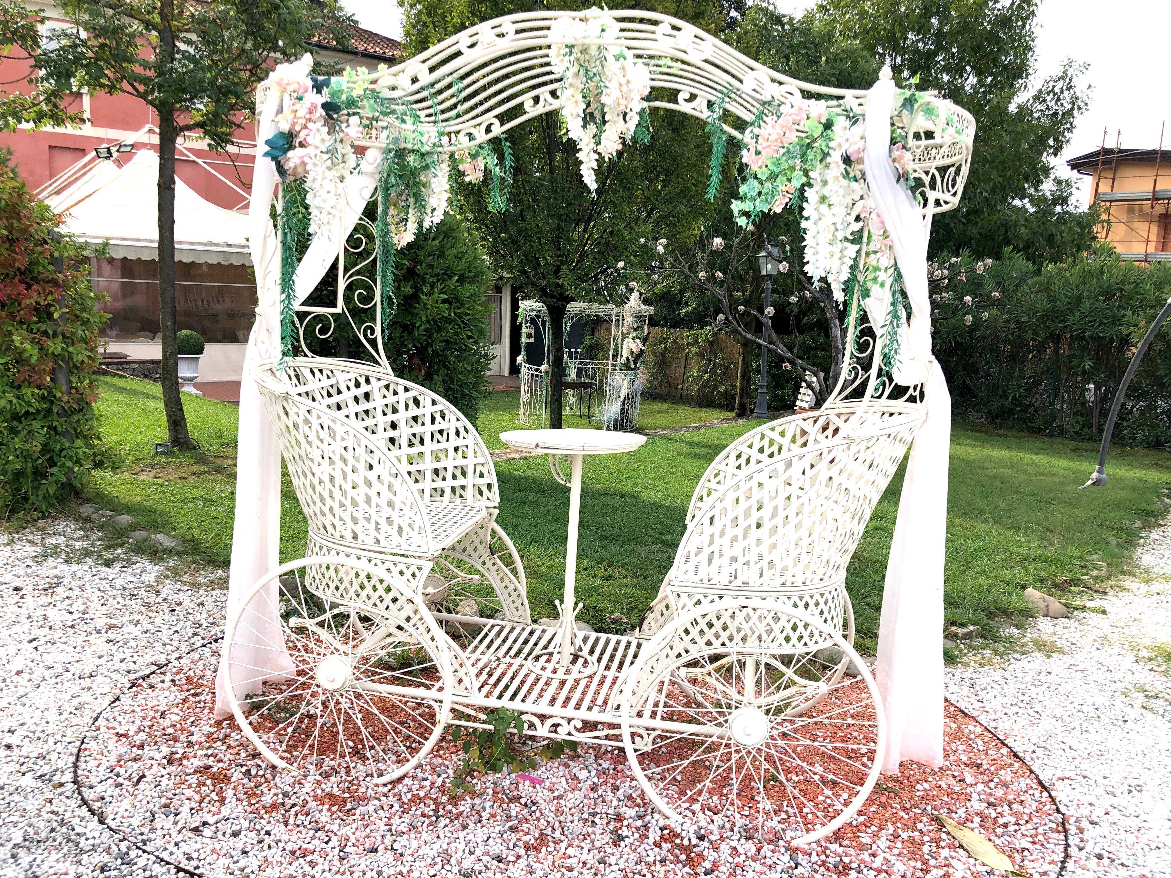 7627E332-72D4-4AB2-9C0B-6A724F6CDB9D