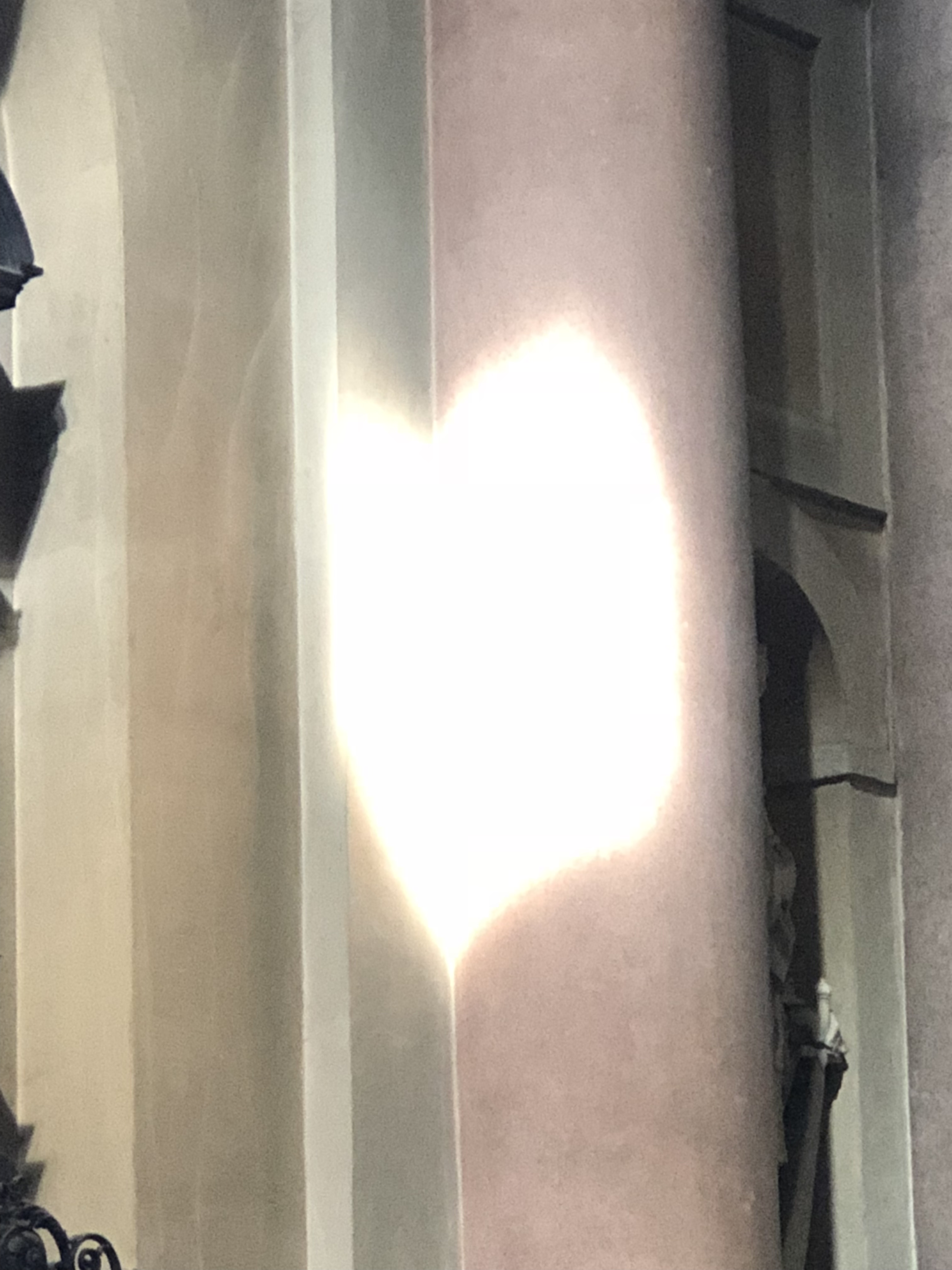 DAF91BEE-1847-4F94-9183-34CAFC4B24EE