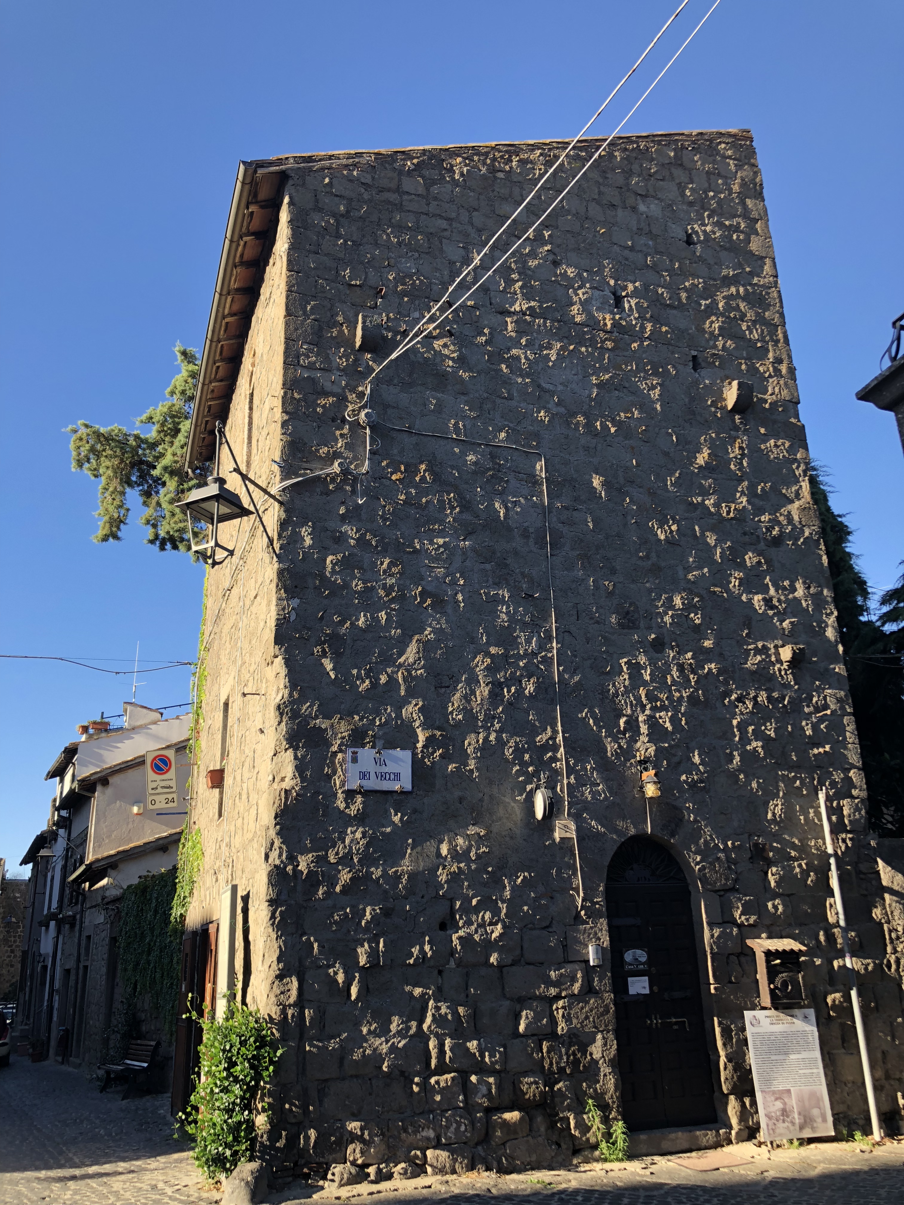 FDB10C63-B1D1-4B1C-B4D5-09C7C5D1BF09